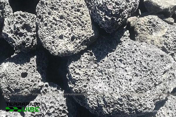 Đá nham thạch đen 5 Xử lý đá nham thạch đen đúng cách trước khi làm tiểu cảnh